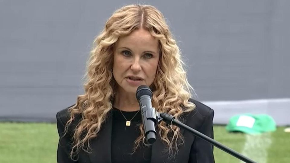 Abschied von Fußballlegende Christoph Daum: Katja Burkard hält emotionale Rede