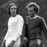 Drei Jahre lang spielt Netzer bei Real Madrid und wird jeweils zweimal spanischer Meister und Pokalsieger. Für einen Titel im Pokal der Landesmeister reicht es nicht. 1976 ist im Halbfinale gegen den späteren Sieger FC Bayern München mit Uli Hoeneß Schluss