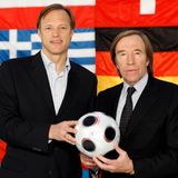 Nach seiner Zeit als HSV-Manager hört man länger nichts von Günter Netzer. In der Schweiz gründet er eine Werbeagentur und handelt mit TV-Rechten. Als Fußball-Experte an der Seite von Gerhard Delling feiert er 1998 ein Comeback in der Öffentlichkeit. Netzer seziert bissig und wortgewandt die deutsche Nationalelf. Das Duo arbeitet 13 Jahre lang bis zur WM 2010 zusammen und gewinnt sogar den den Grimme-Preis