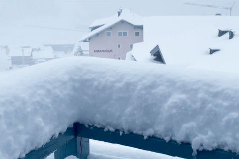 30 Zentimeter Neuschnee in Obertauern: Urlauber stecken fest
