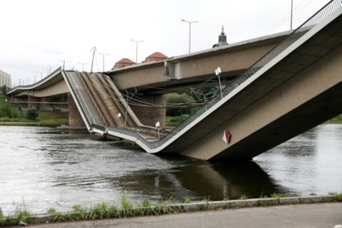 Eingestürzte Carolabrücke in Dresden