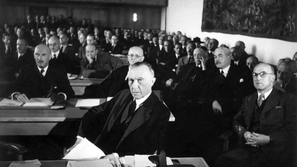 Konrad Adenauer bei der konstituierenden Versammlung des Parlamentarischen Rates