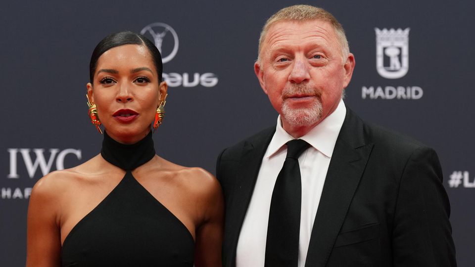 Lilian Monteiro im schwarzen Kleid und Boris Becker im schwarzen Anzug auf dem roten Teppich