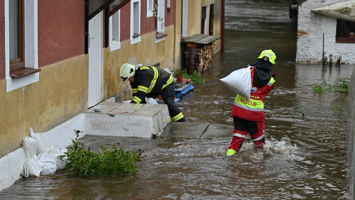 Unwetter: Hochwasserlage: Vier Menschen bei Überschwemmungen in Rumänien gestorben