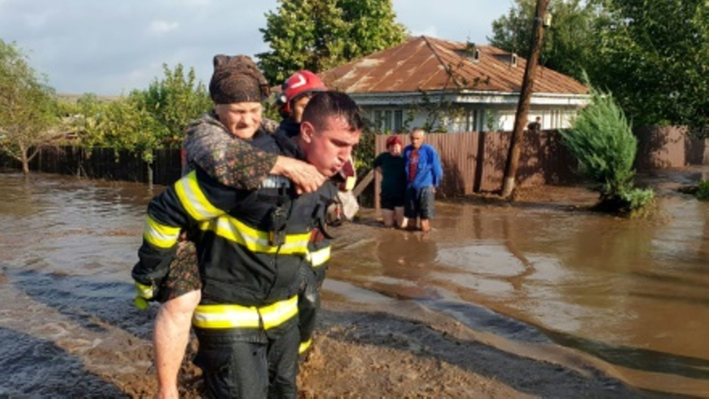 Tote und Zerstörung durch heftige Unwetter in Europa