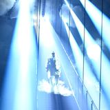 Fast zwei Stunden ließ er sein Publikum warten, dann kam Raab eine gaaaaaaaaanz lange Showtreppe herunter