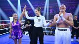 Nach sechs Runden gewinnt Regina Halmich nach Punkten