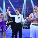 Nach sechs Runden gewinnt Regina Halmich nach Punkten