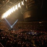 Seinen Einlauf zelebrierte Raab ausführlich, begleitet von einem opulenten Feuerwerk