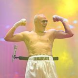 Die "Killerplautze" mit Sixpack: "Ich habe einfach hart trainiert", erklärte Raab seine Transformation. "Im Wesentlichen habe ich alleine die ersten vier Monate nur am Sack trainiert".