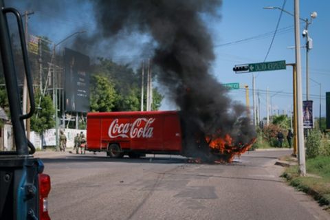 Brennender Lkw in den Straßen von Culiacán