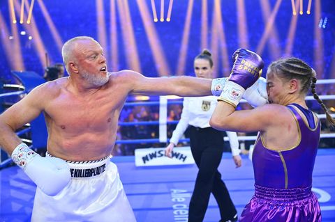 Stefan Raab im Boxkampf gegen Regina Halmich