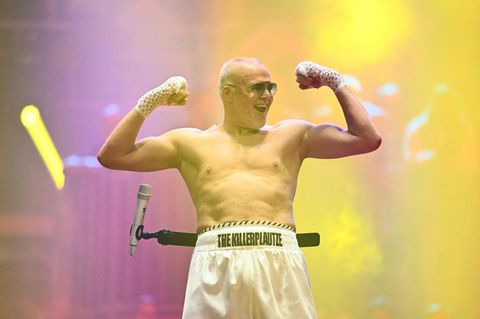 Der Mann spielte ausschweifend mit seinen Muskeln, die Frau gewann. Beim Boxkampf zwischen Regina Halmich und Stefan Raab zog der Entertainer den Kürzeren. 