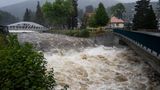 Dort hat sich die Elbe nach starken Regenfällen in einen reißenden Strom verwandelt