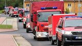 In Schlackenwerth in Tschechien macht sich eine Gruppe von dreißig Feuerwehrleuten auf den Weg nach Karlsbad