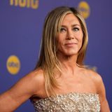 Klassische Eleganz: Hollywood-Megastar Jennifer Aniston (55, "The Morning Show") zeigte sich im Perlenkleid von Oscar de la Renta