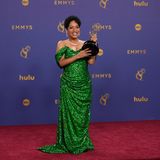 Liza Colon-Zayas gewann den Preis als beste Nebendarstellerin in der Restaurantserie "The Bear". Sie gilt als Überraschungssiegerin und setzte sich gegen Hannah Einbinder aus "Hacks" und Meryl Streep aus "Only Murders in the Building" durch