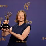 Jodie Foster hat den Emmy als Beste Schauspielerin in einer Miniserie für ihre Hauptrolle in "True Detective: Night Country" gewonnen. Für Foster ist es der erste Emmy-Gewinn 