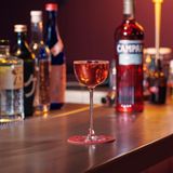 Drink: Japanese Garden  Ort: Berlin, Himitsu Bar  Bartender: Diego Aspra     Rezept:  1,5cl Gin  1,5 Strawberry Blossom Sake  2cl Sakura Blossom Vermouth  1cl Lychee Likör  2cl Campari  Garnitur: essbare Blume     Zubereitung:  Alles ins Glas geben, rollen – und servieren  Inspiration: "Die japanische Kultur. Der Drink ist leicht, komplex und floral."