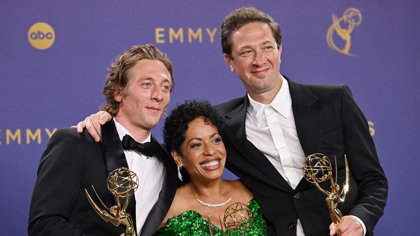 Jeremy Allen White, Liza Colon-Zayas und Ebon Moss-Bachrach erhielten 2024 Emmys für ihre Leistung in 