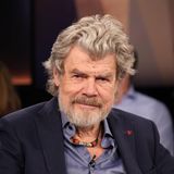 13. September 2024  Reinhold Messner ist noch immer im Fernsehen präsent. Zuletzt sprach er bei der NDR Talkshow über sein jüngst erschienenes Buch "Gegenwind. Vom Wachsen an Widerständen", in dem er von alpinistischen und privaten Höhepunkten und Rückschlägen erzählt. Erhältlich bei Anbietern wie Amazon oder Thalia