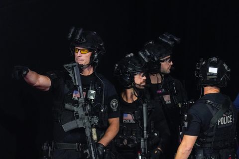 Mitglieder des Secret Service Counter Assault Team versammeln sich vor der Ankunft von Donald Trump bei einer Wahlkampfveranstaltung