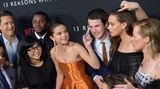Selena Gomez mit den Stars aus "13 Reasons Why"