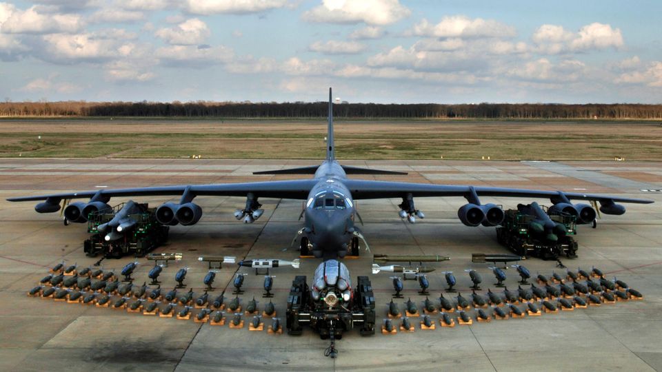 B-52 H mit voller Bewaffnung