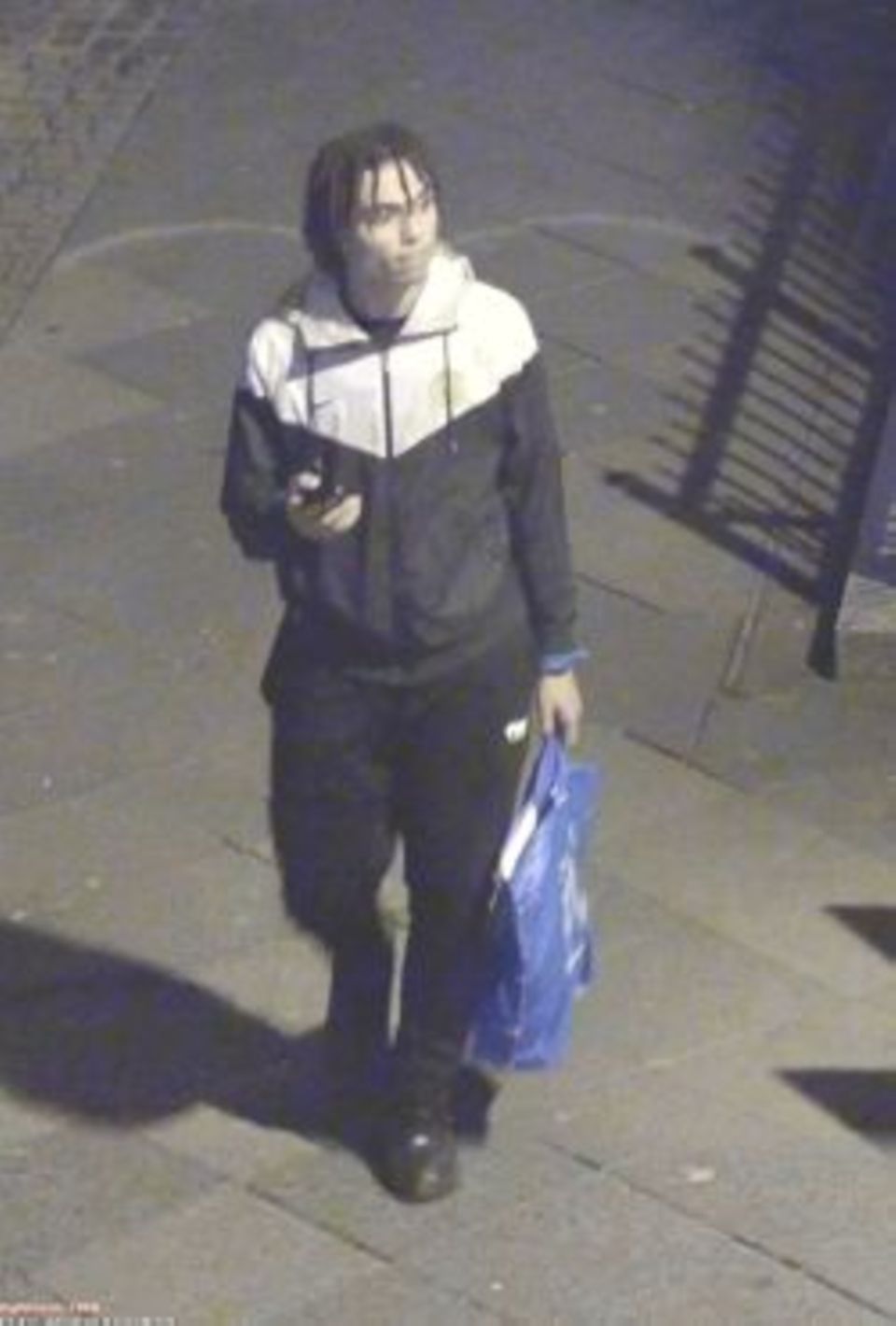 Bitte um Hinweise: Nach Explosion vor Kölner Club: Polizei fahndet mit Foto nach Verdächtigem