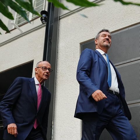 Friedrich Merz (CDU, l.) und Markus Söder (CSU) präsentierten sich bei der Pressekonferenz in Berlin geeint