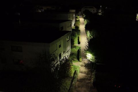 In der baden-württembergischen Stadt bleiben seit zwei Jahren die Straßenlaternen ab Mitternacht aus. Eine Entscheidung, die bei vielen Bürgern auf Kritik stößt.