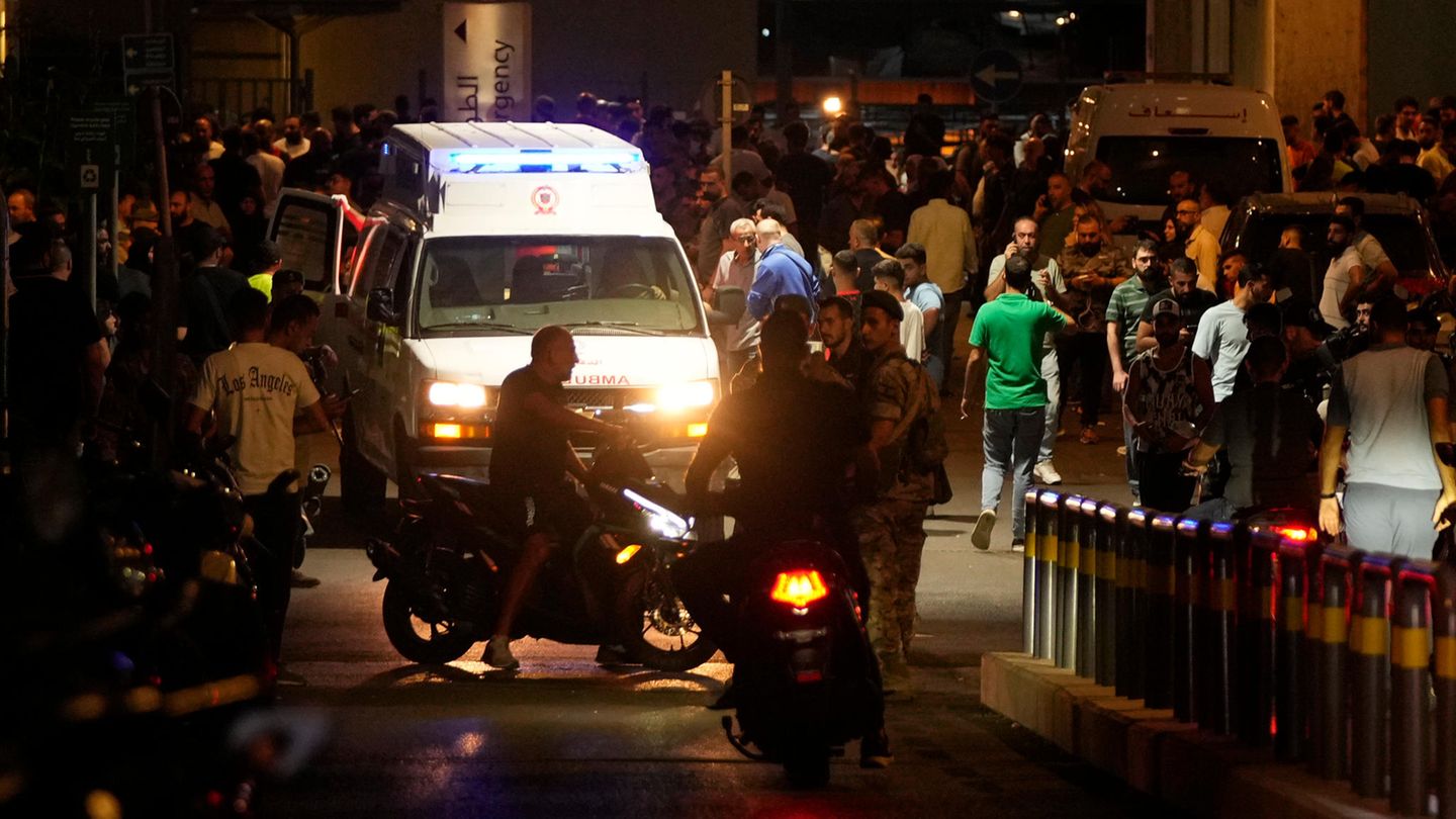 Nach Explosionen: Hisbollah schwört Vergeltung – Pager angeblich mit Sprengstoff präpariert