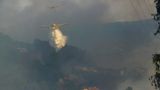 21 Löschflugzeuge und Hubschrauber sind im Einsatz, acht davon hat die EU zur Unterstützung gesandt. "Das ist wie das Ende der Welt", sagte eine betroffene Frau dem TV-Sender CNN Portugal         
