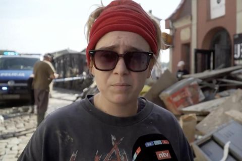 Das Restaurant dieser jungen Frau im Süden Polens ist seit der Nacht von Samstag auf Sonntag komplett zerstört. Doch die Unterstützung, die sie nun erfährt, schürt Hoffnung.