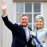 Das Königspaar freute sich sichtlich über den Jubel. Ihre Fehltritte während der Corona-Pandemie - die beiden jetteten etwa in der heißen Phase nach Griechenland - scheinen vergessen zu sein