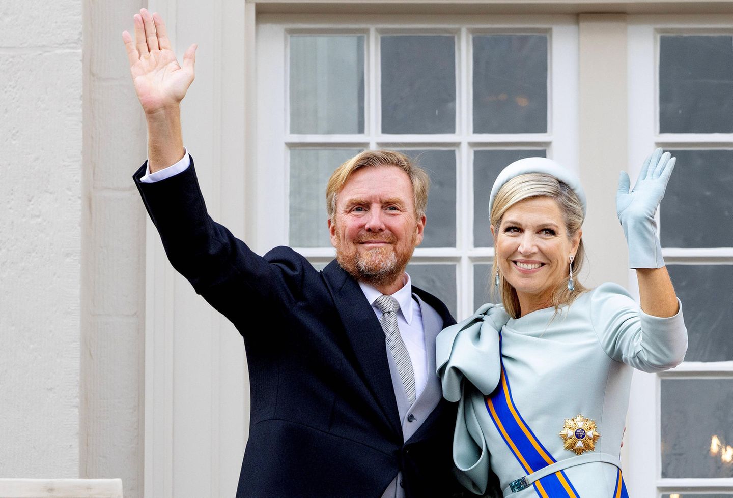 Das Königspaar freute sich sichtlich über den Jubel. Ihre Fehltritte während der Corona-Pandemie - die beiden jetteten etwa in der heißen Phase nach Griechenland - scheinen vergessen zu sein