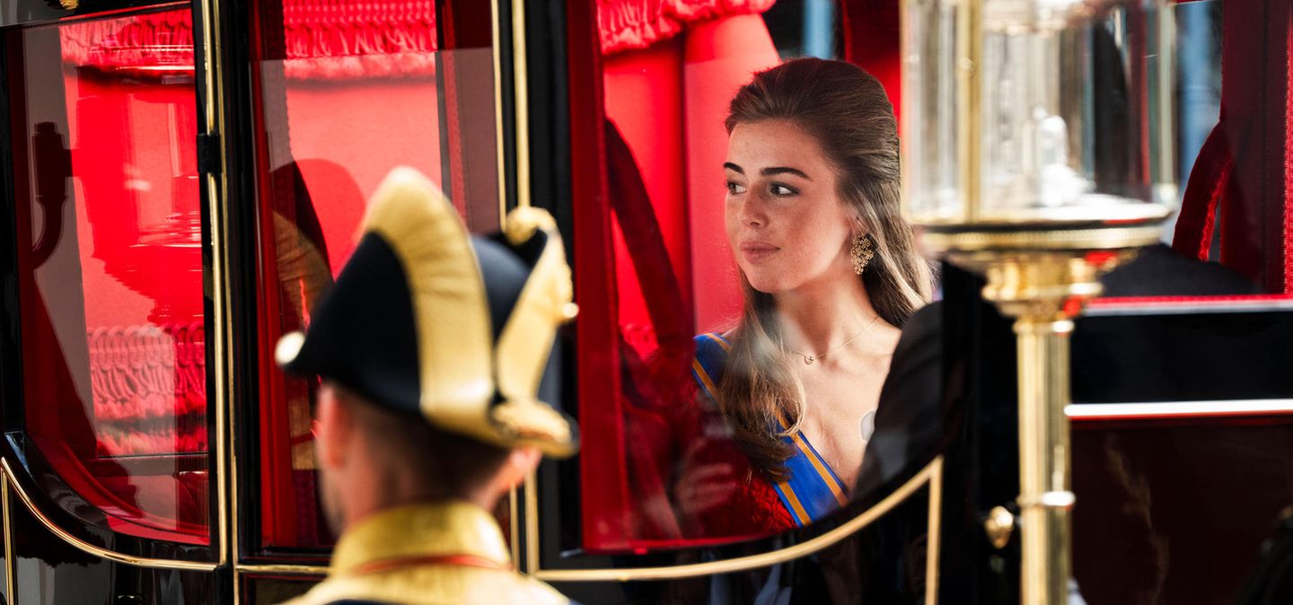 Im Herbst wird Prinzessin Alexia nach London ziehen, um am dortigen University College Sozialwissenschaften zu studieren. Für die niederländischen Royals ist es nicht der erste Abschied: Alexias große Schwester Amalia verbrachte kürzlich aus Sicherheitsgründen ein Jahr in Spanien, ihre kleine Schwester Ariane lebt in einem Internat in Italien.