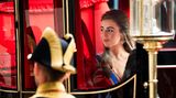 Im Herbst wird Prinzessin Alexia nach London ziehen, um am dortigen University College Sozialwissenschaften zu studieren. Für die niederländischen Royals ist es nicht der erste Abschied: Alexias große Schwester Amalia verbrachte kürzlich aus Sicherheitsgründen ein Jahr in Spanien, ihre kleine Schwester Ariane lebt in einem Internat in Italien.