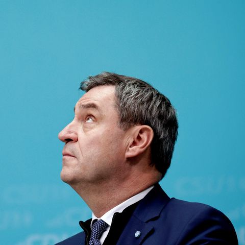 Markus Söder schaut nach oben