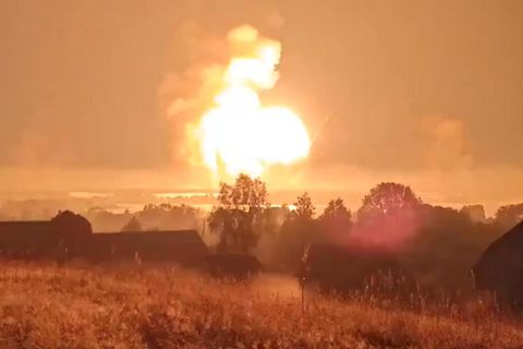Ukrainische Drohnen greifen wohl russisches Waffenarsenal an