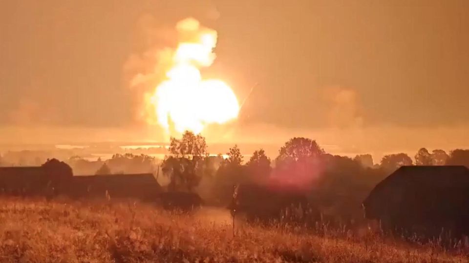 Explosion Ukrainische Drohnen greifen wohl russisches Waffenarsenal an