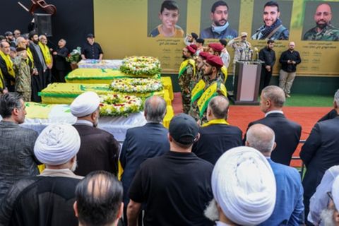 Trauerfeier für bei Explosionen Getötete im Libanon