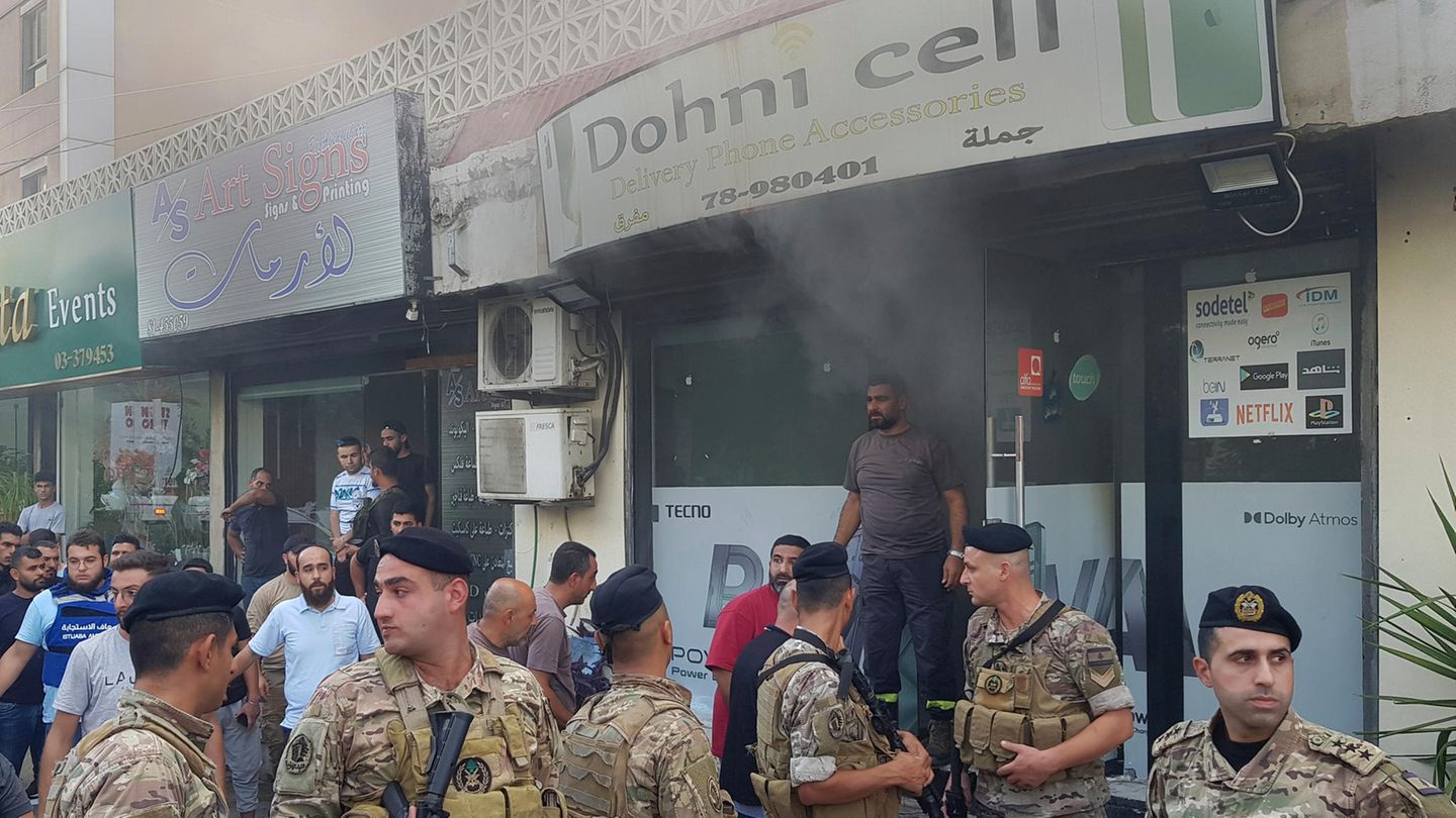 Lebanon: Hezbollah mobile device explosions again Lebanon: Hezbollah mobile device explosions again