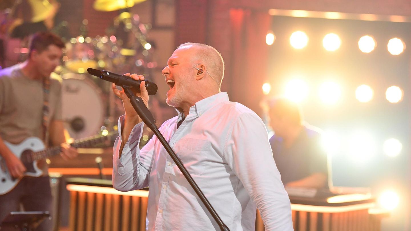 Stefan Raab kehrt mit "Du gewinnst hier nicht die Millionen bei Stefan Raab!" auf die Showbühne zurück – natürlich dürfen musikalische Einlagen da nicht fehlen