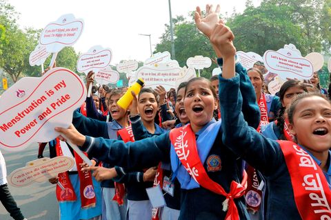 Kinderrechte: Mädchen in Neu Delhi demonstrieren für Mentruationshygiene