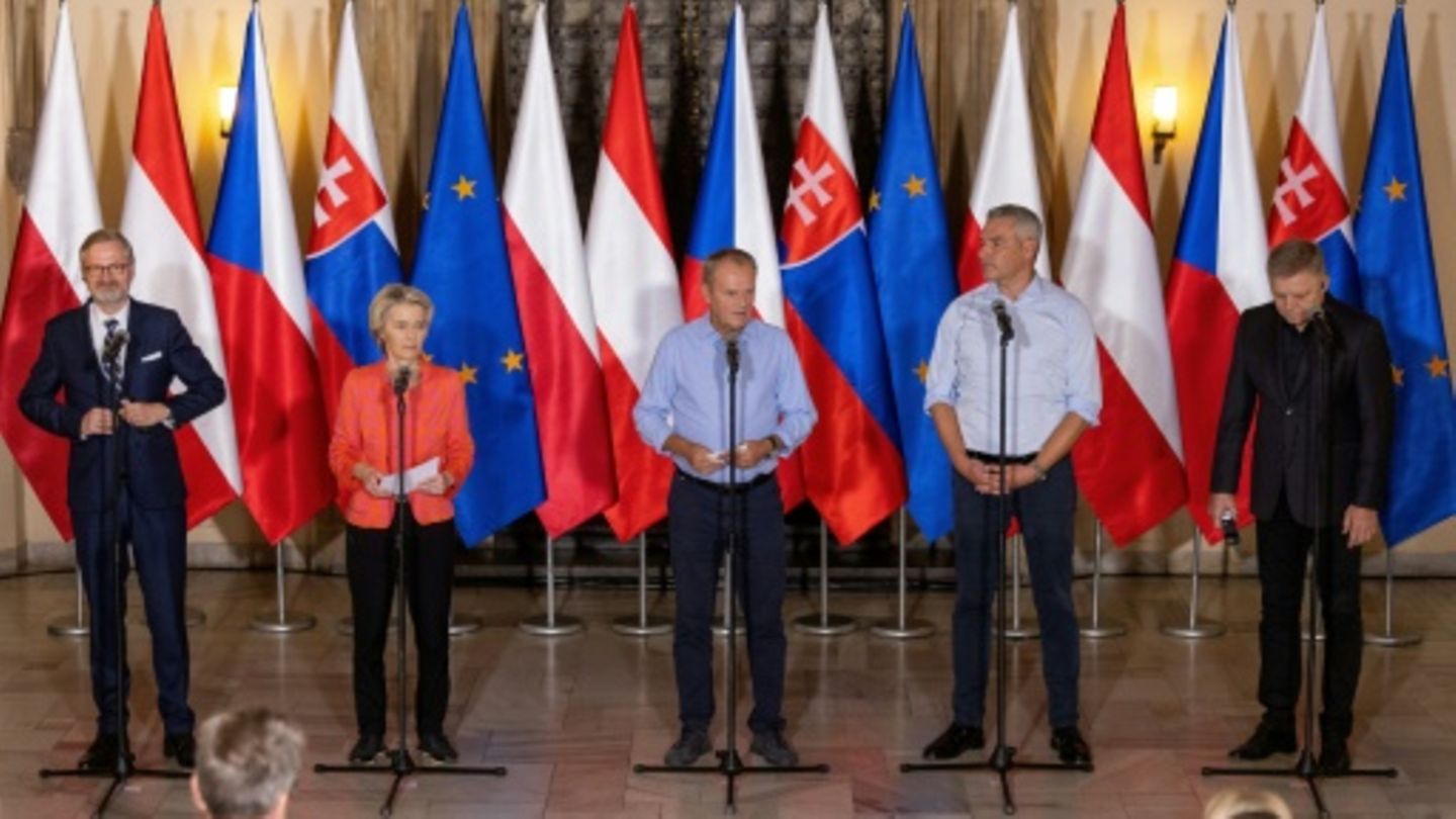 Fiala, von der Leyen, Tusk, Nehammer, Fico (vlnr) in Breslau