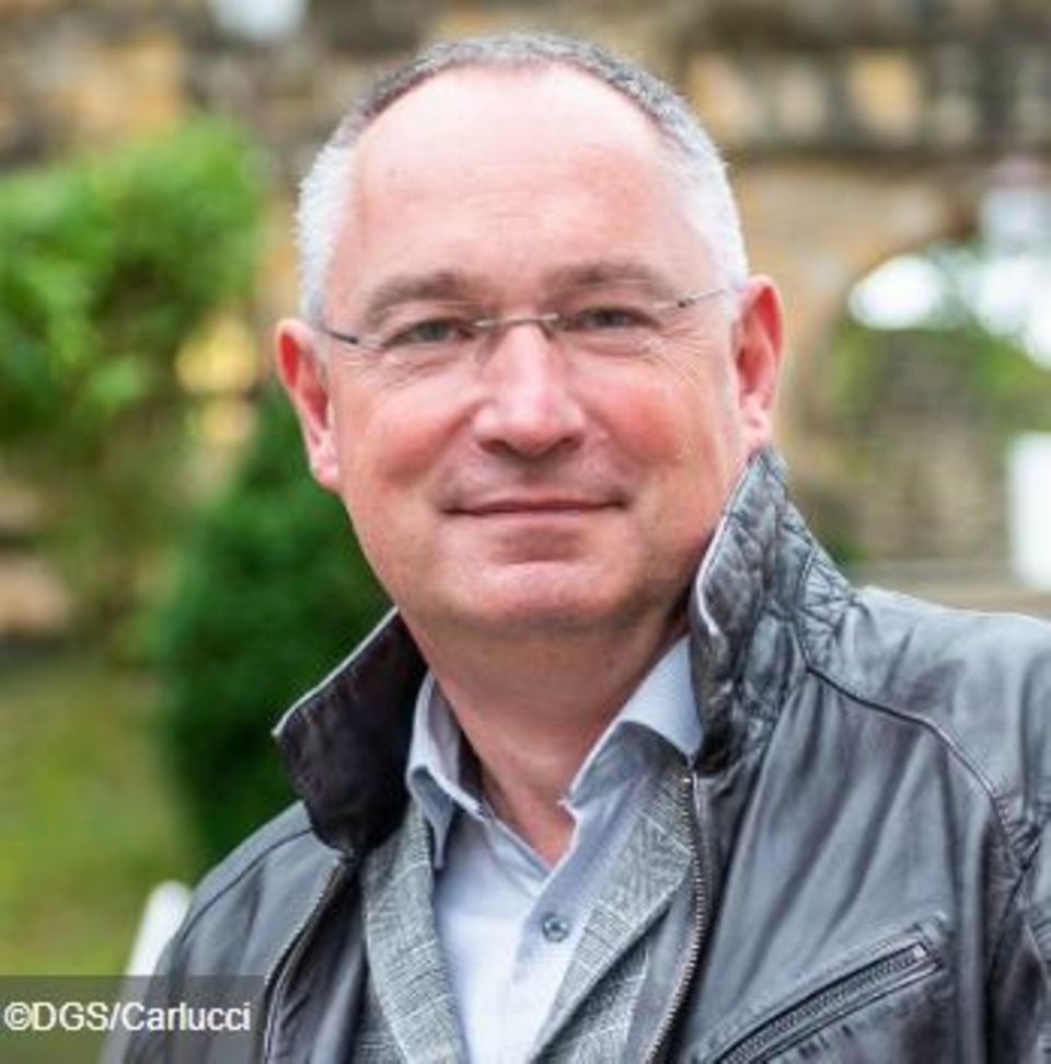 Die Fragen zur Gürtelrose hat Dr. med. Michael A. Überall beantwortet. Er ist der Vizepräsident der Deutschen Schmerzgesellschaft DGS. e.V.  Kaum etwas verursacht größere Schmerzen als eine Gürtelrose. 