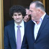 Er galt er als Krypto-König, zeigte sich mit Prominenten – bis im Jahr 2022 seine Plattform FTX zusammenbrach. Im März dieses Jahres wurde bekannt, dass Sam Bankman-Fried für 25 Jahre ins Gefängnis muss. Er soll Kundengelder in Milliardenhöhe veruntreut haben. Die Staatsanwaltschaft warf ihm "unübertroffene Gier" vor