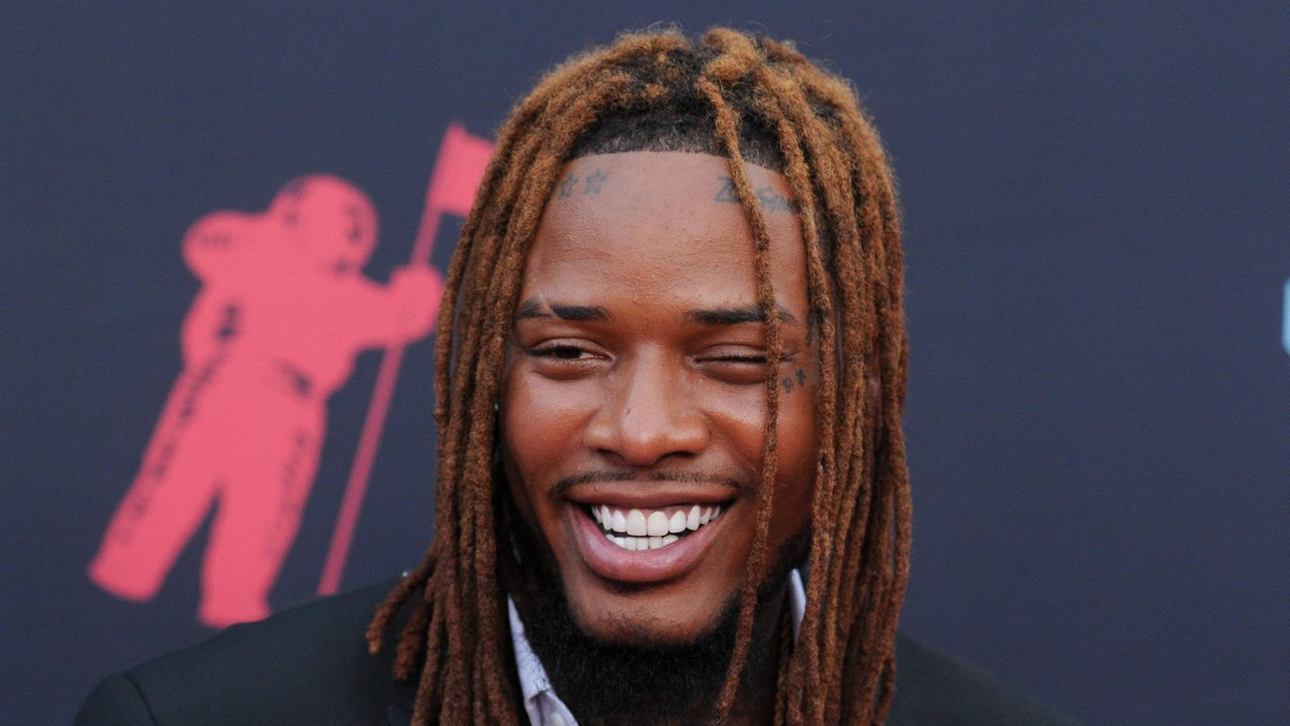 Fetty Wap Der erfolgreiche US-Rapper Fetty Wap, mit bürgerlichem Namen Willie Maxwell II, ist für seine melodischen Sogns bekannt. Derzeit verbüßt er eine 72-monatige Haftstrafe, unter anderem wegen groß angelegten Kokain-Handels. Der Rapper gab unlängst ein Interview aus dem Gefängnis, in dem er sagte, er bereue seine Taten. Die Zeit zum Nachdenken scheint gefruchtet zu haben