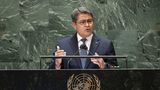Es klingt wie der Plot eines Hollywood-Films: Juan Orlando Hernández Alvarado, bis 2022 Präsident Honduras, soll sein Land wie einen "Drogenstaat" geführt haben. In ihrer Anklageschrift beschuldigen ihn die US-Staatsanwälte, "mit einigen der produktivsten Drogenhändler der Welt zusammenzuarbeiten, um ein korruptes und brutal gewalttätiges Imperium aufzubauen, das auf dem illegalen Handel mit Tonnen Kokain in die Vereinigten Staaten basiert". Nicht sehr präsidial. Alvarado sitzt eine Haftstrafe von 45 Jahren ab